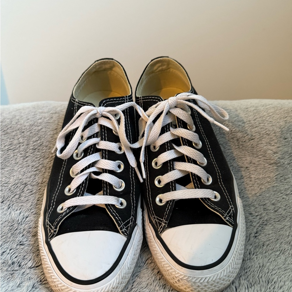 Converse Black Sneakers with White Accents and Classic Design